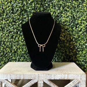 Avon gold linked bow necklace